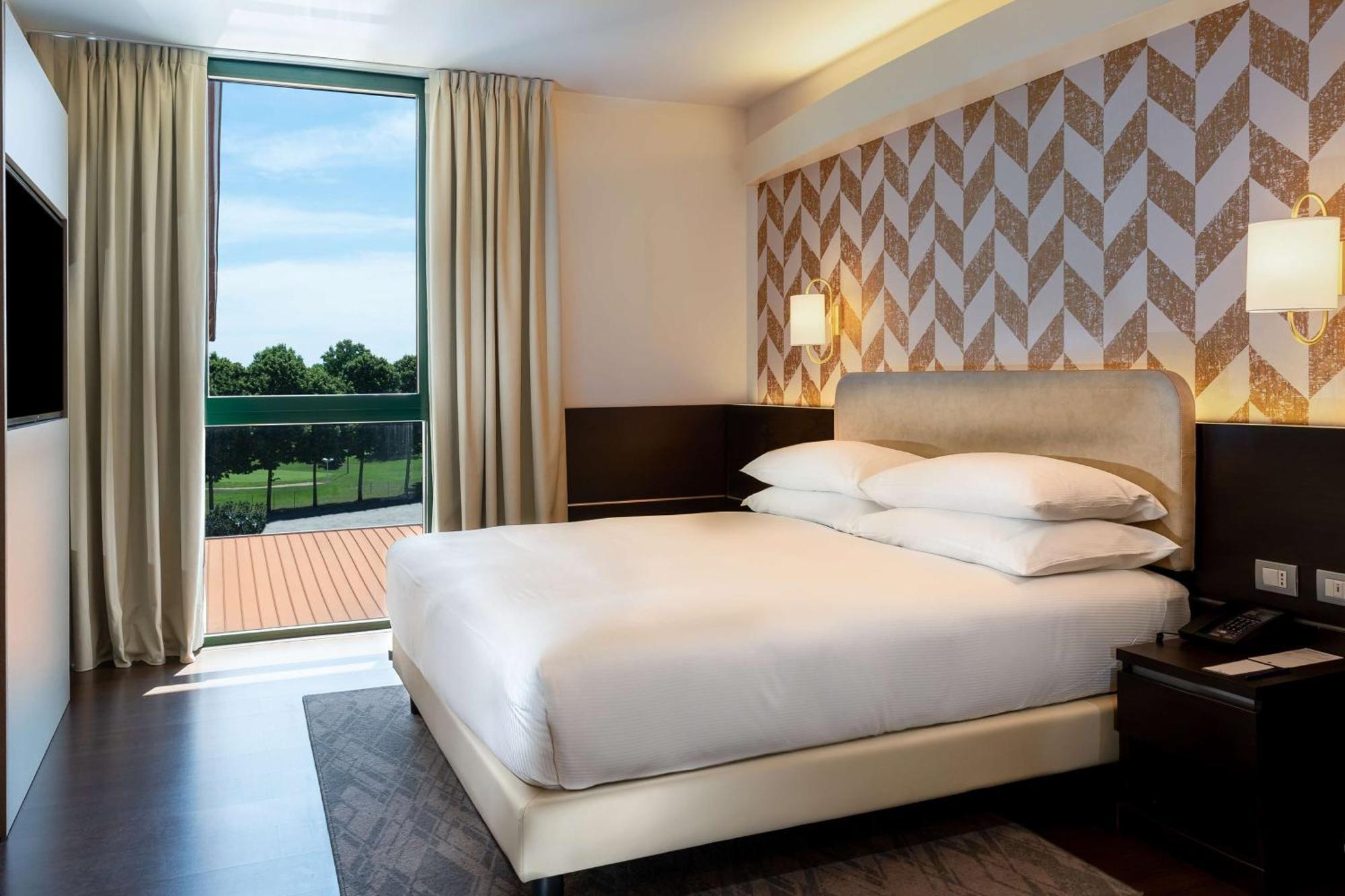 فندق Doubletree By Hilton Milan Malpensa سولْبياتي أولونا المظهر الخارجي الصورة