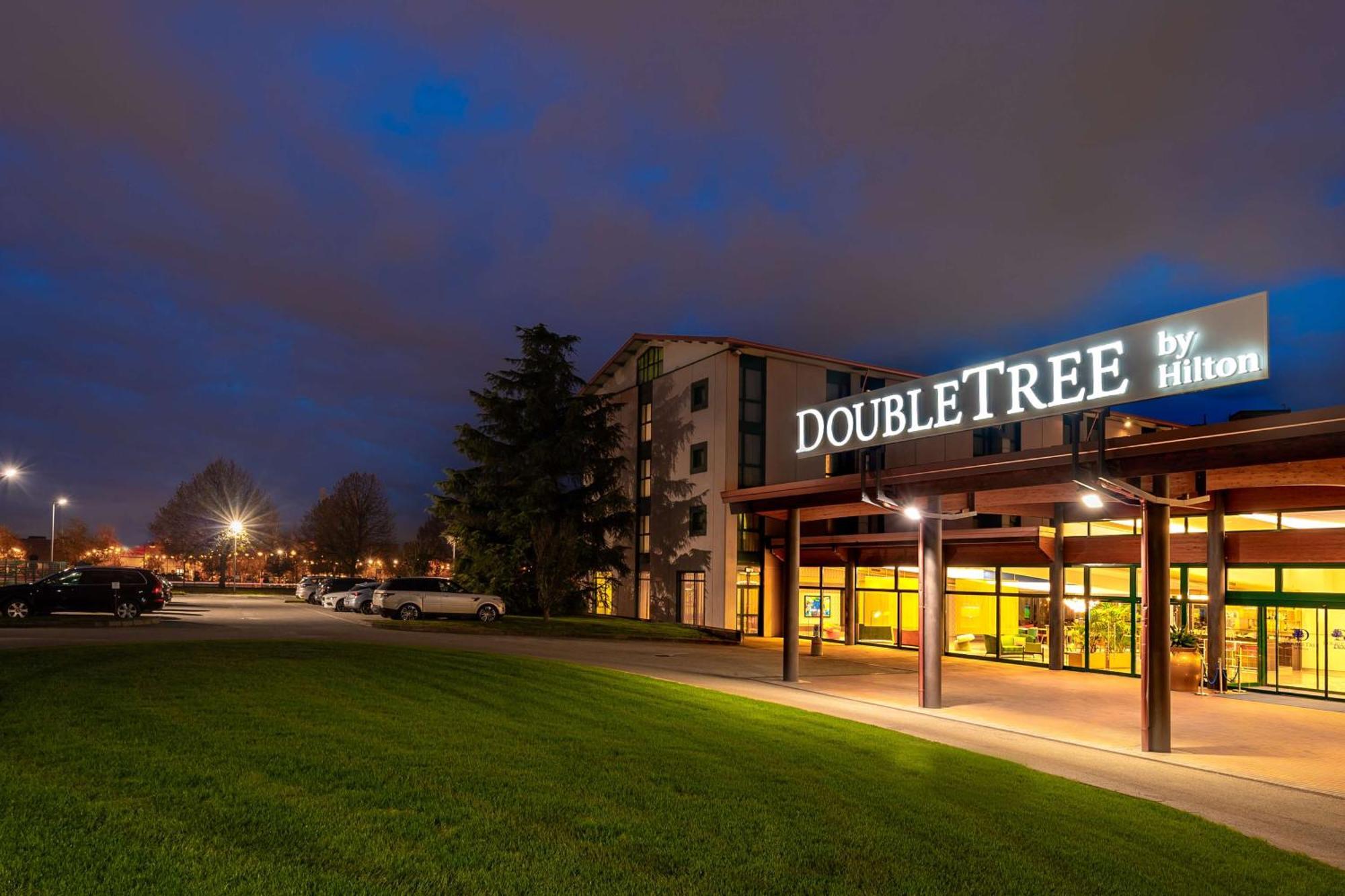 فندق Doubletree By Hilton Milan Malpensa سولْبياتي أولونا المظهر الخارجي الصورة