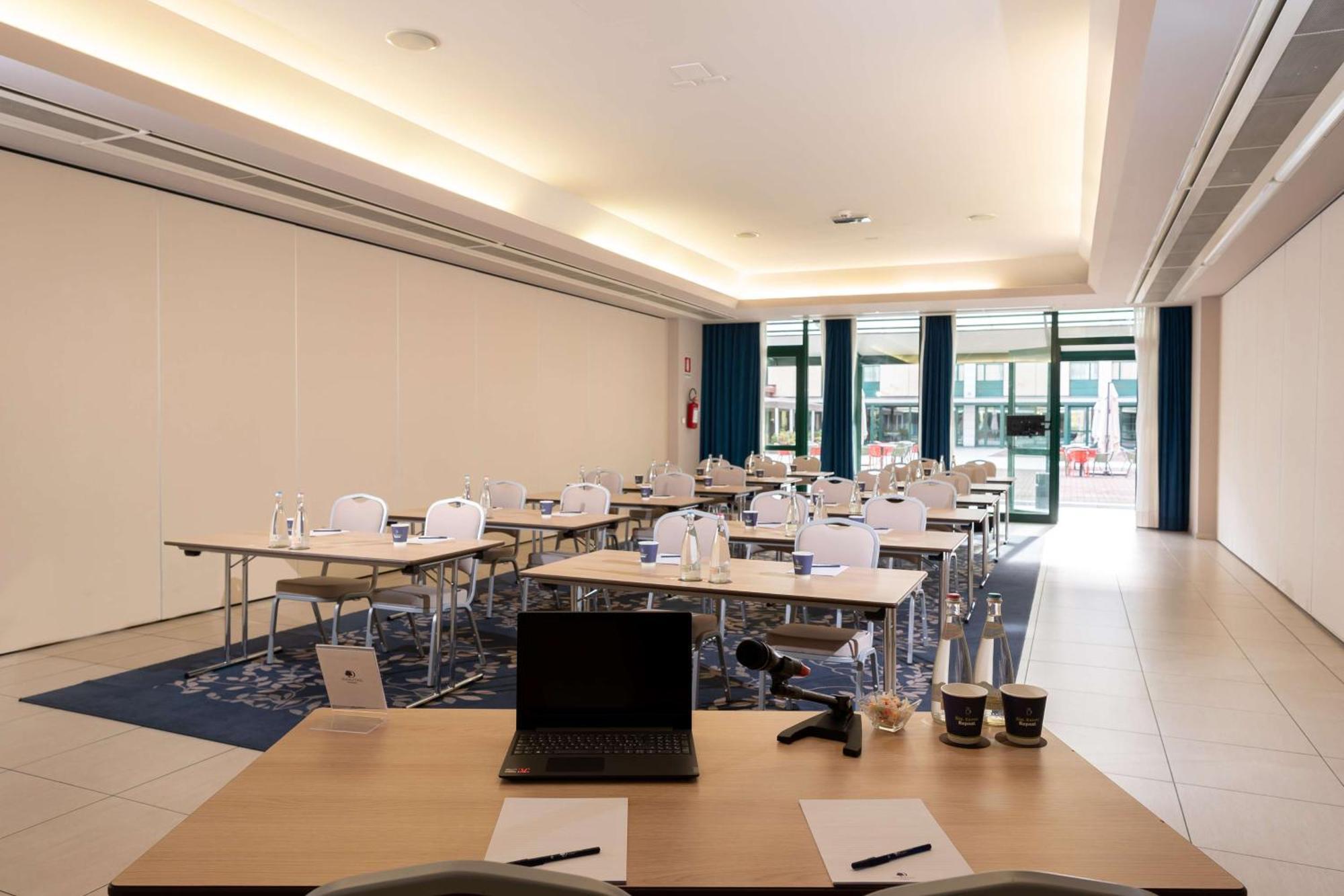 فندق Doubletree By Hilton Milan Malpensa سولْبياتي أولونا المظهر الخارجي الصورة