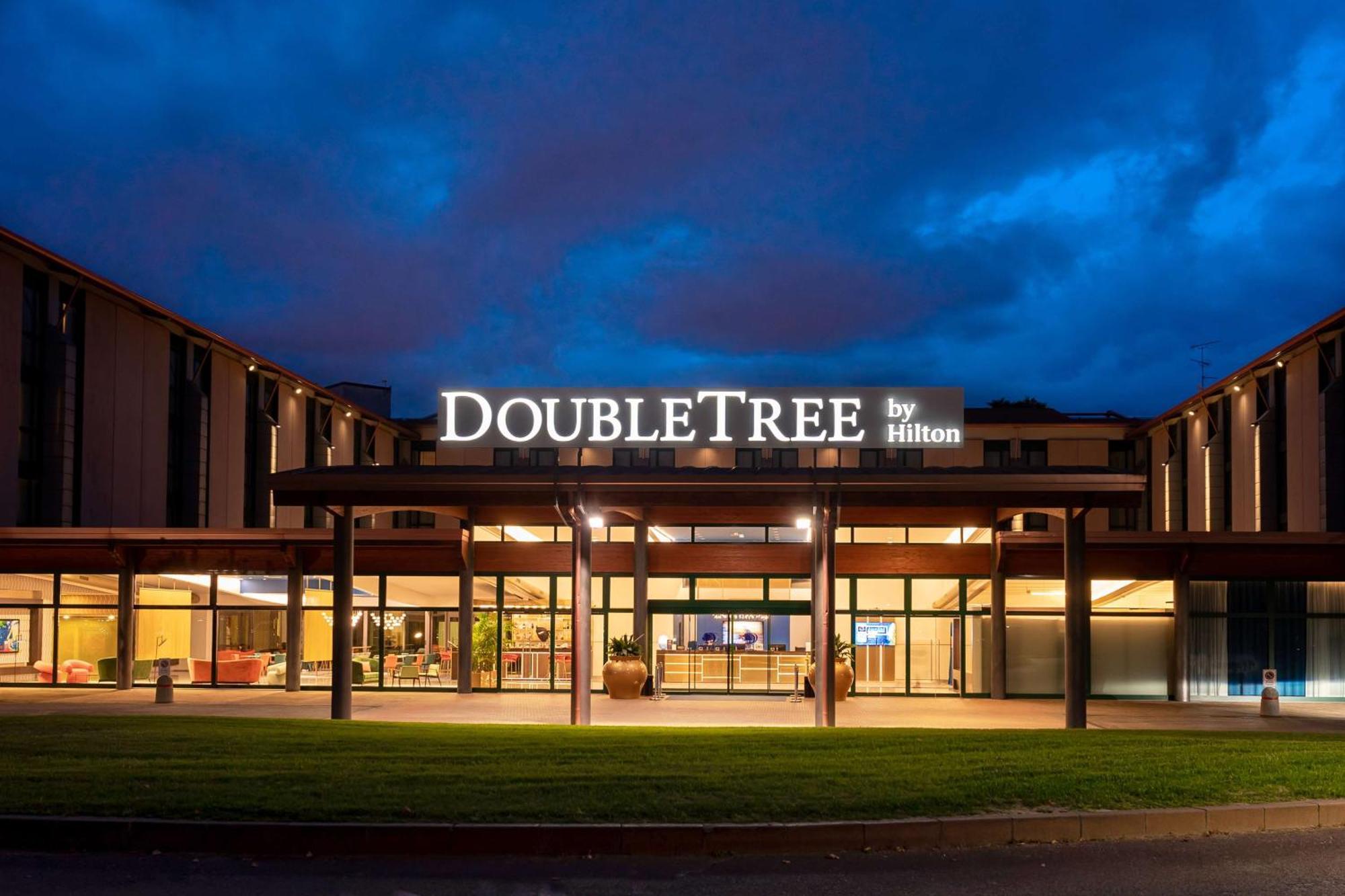 فندق Doubletree By Hilton Milan Malpensa سولْبياتي أولونا المظهر الخارجي الصورة