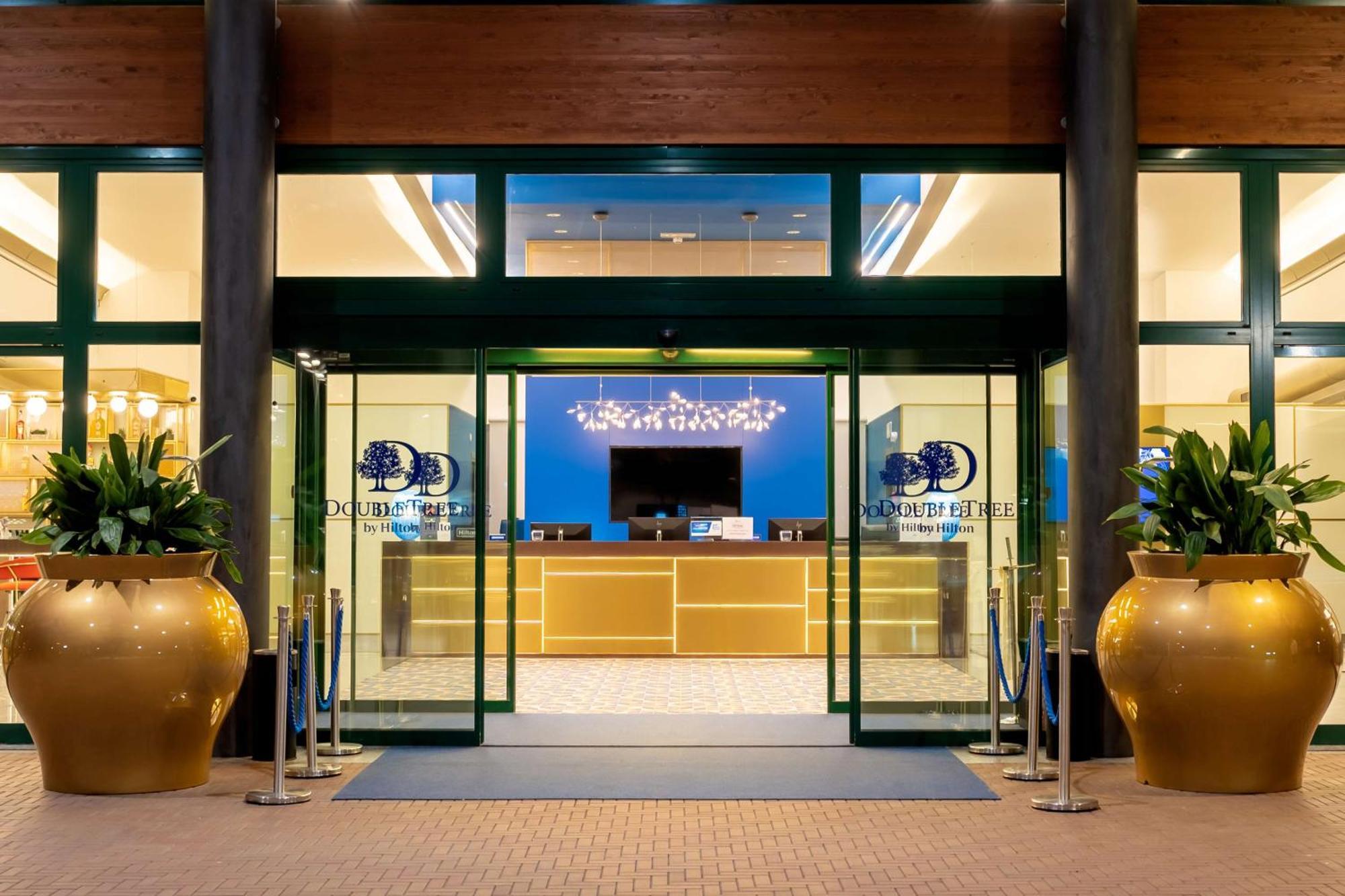 فندق Doubletree By Hilton Milan Malpensa سولْبياتي أولونا المظهر الخارجي الصورة