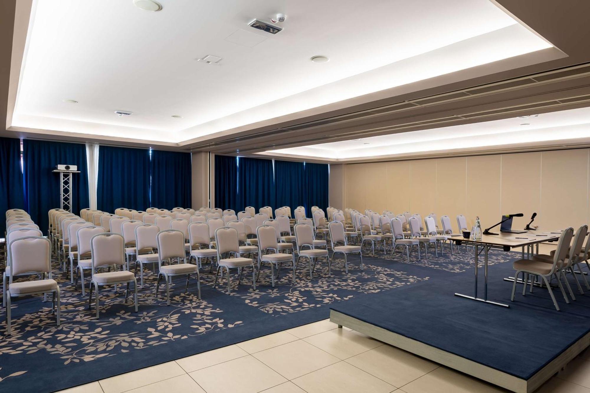 فندق Doubletree By Hilton Milan Malpensa سولْبياتي أولونا المظهر الخارجي الصورة