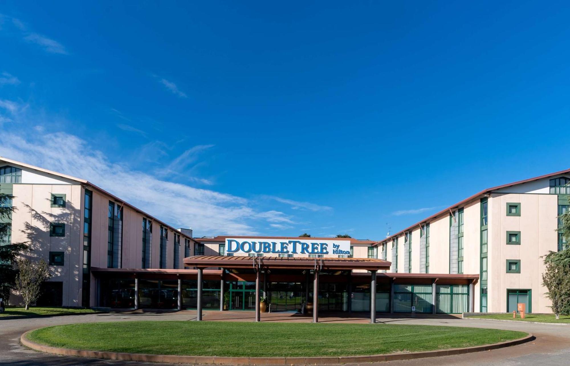 فندق Doubletree By Hilton Milan Malpensa سولْبياتي أولونا المظهر الخارجي الصورة