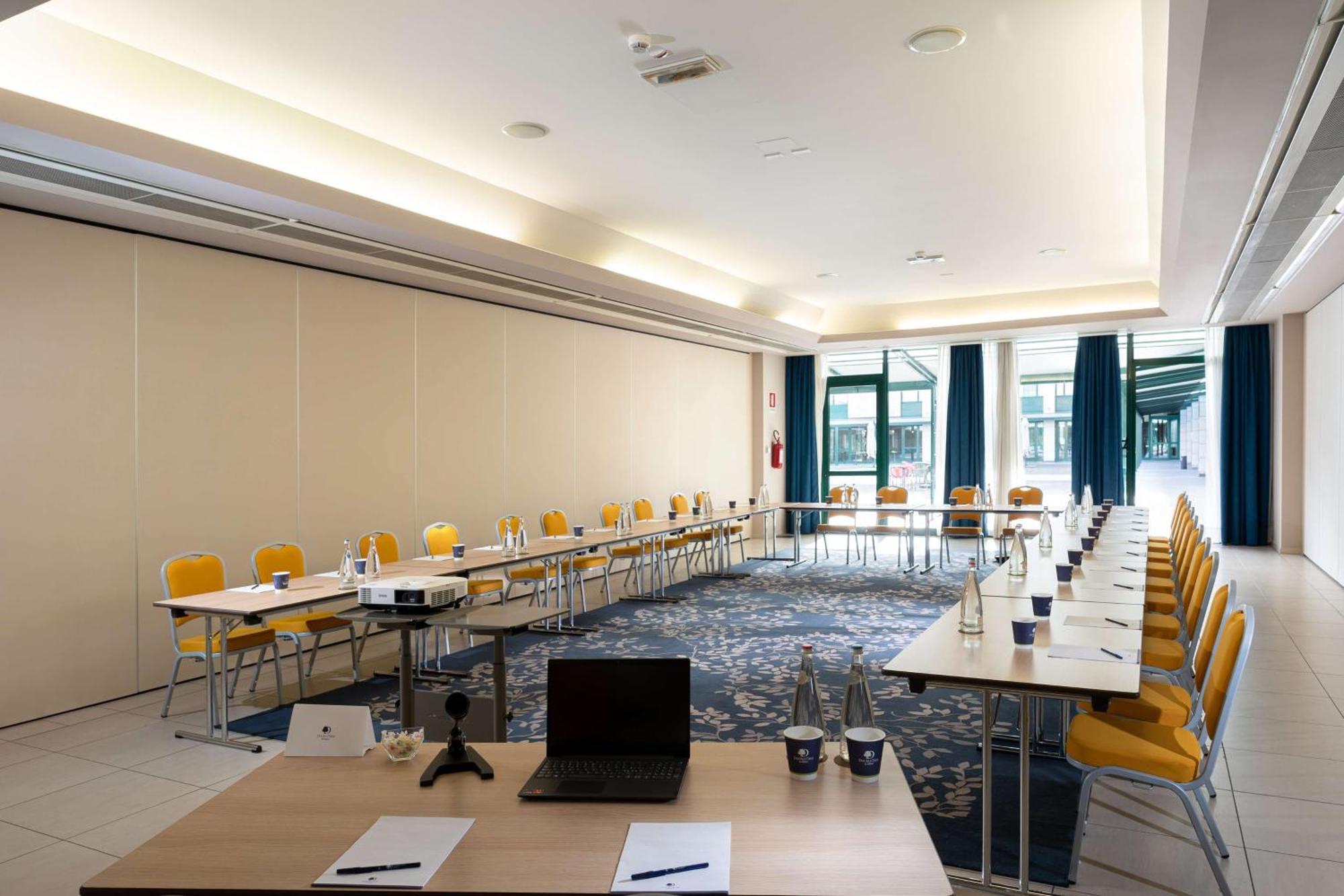 فندق Doubletree By Hilton Milan Malpensa سولْبياتي أولونا المظهر الخارجي الصورة