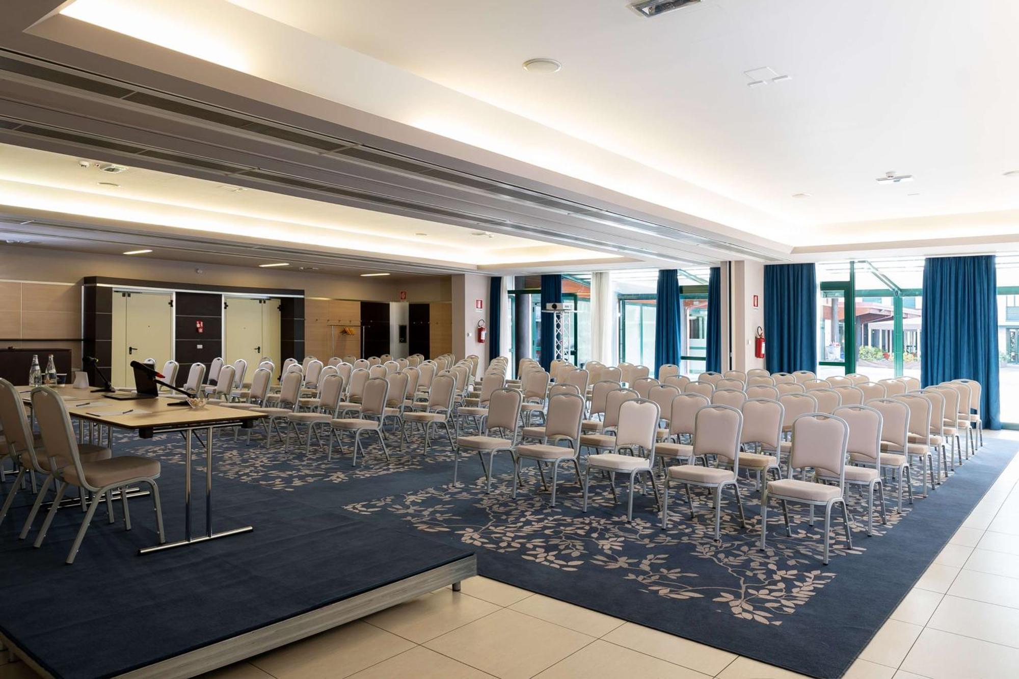 فندق Doubletree By Hilton Milan Malpensa سولْبياتي أولونا المظهر الخارجي الصورة