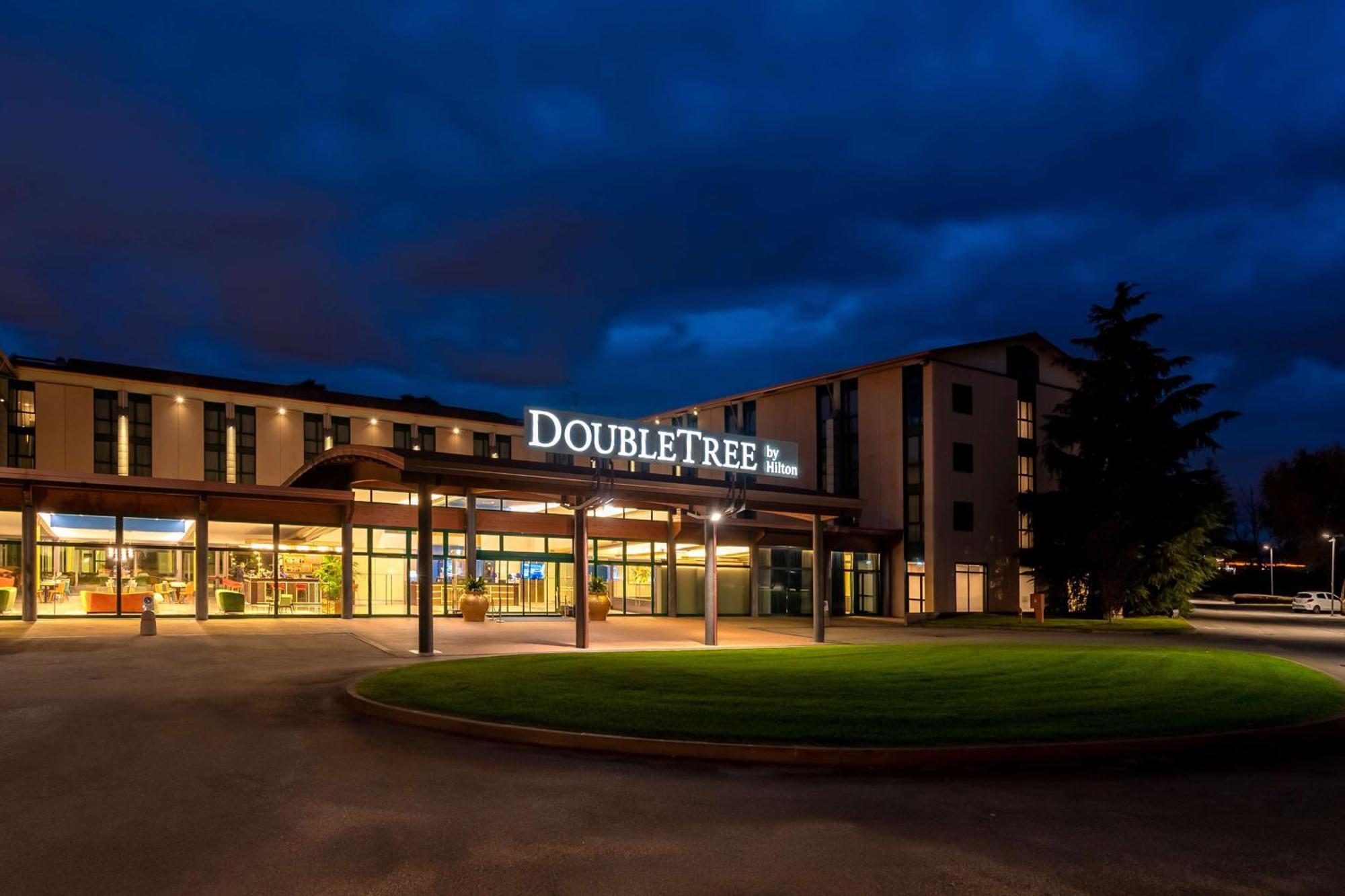 فندق Doubletree By Hilton Milan Malpensa سولْبياتي أولونا المظهر الخارجي الصورة